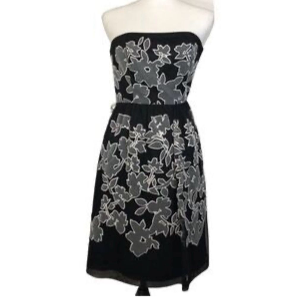White House Black Market NWOT Black White Floral Strapless Mini Dress Size 4